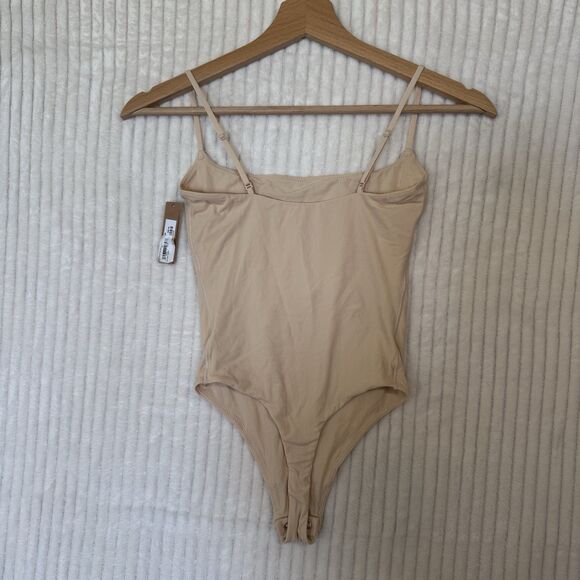 SKIMS Fits Everybody Cami Thong Bodysuit Size XS Sand NWT $58 - Picture 3 of 11